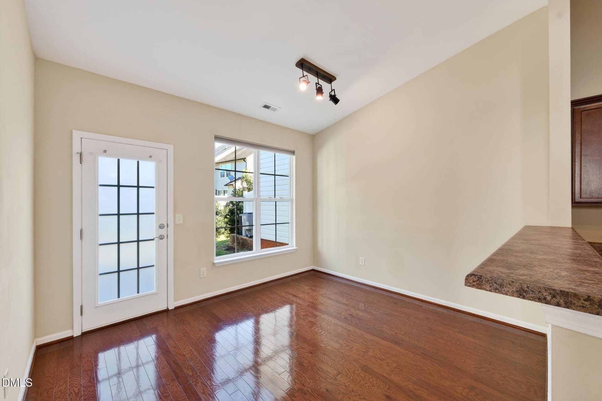 20-web-or-mls-P1091743 - 1164 Kelso Lane, Burlington, NC 27215