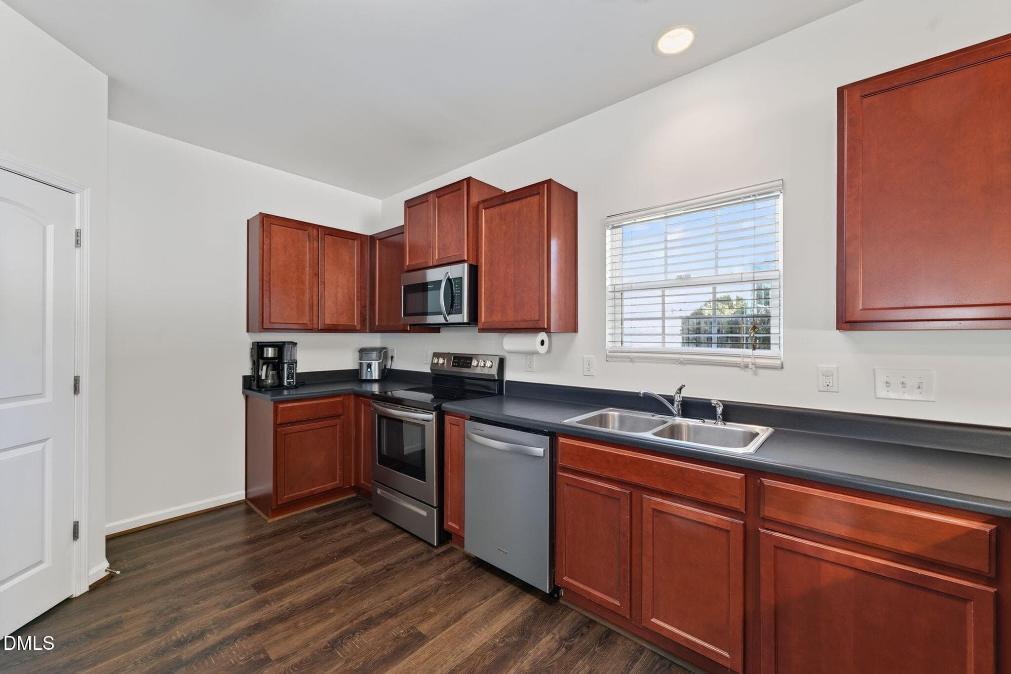 15-web-or-mls-P1102085 - 2718 Creek Bend Court, Graham, NC 27253, Graham