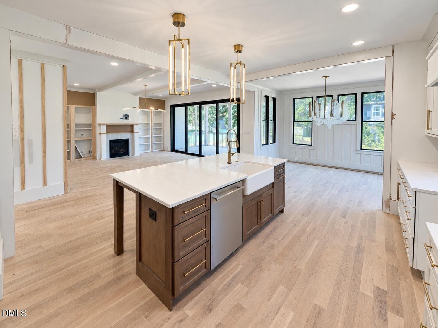15-kitchen-living-overview - 631 Georgetown Road, Raleigh, NC 27608