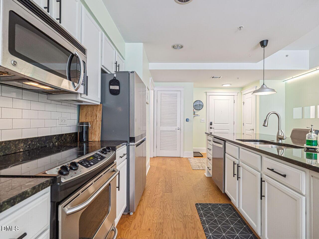 Kitchen - 222 Glenwood Avenue 210, Raleigh, NC 27603, Raleigh