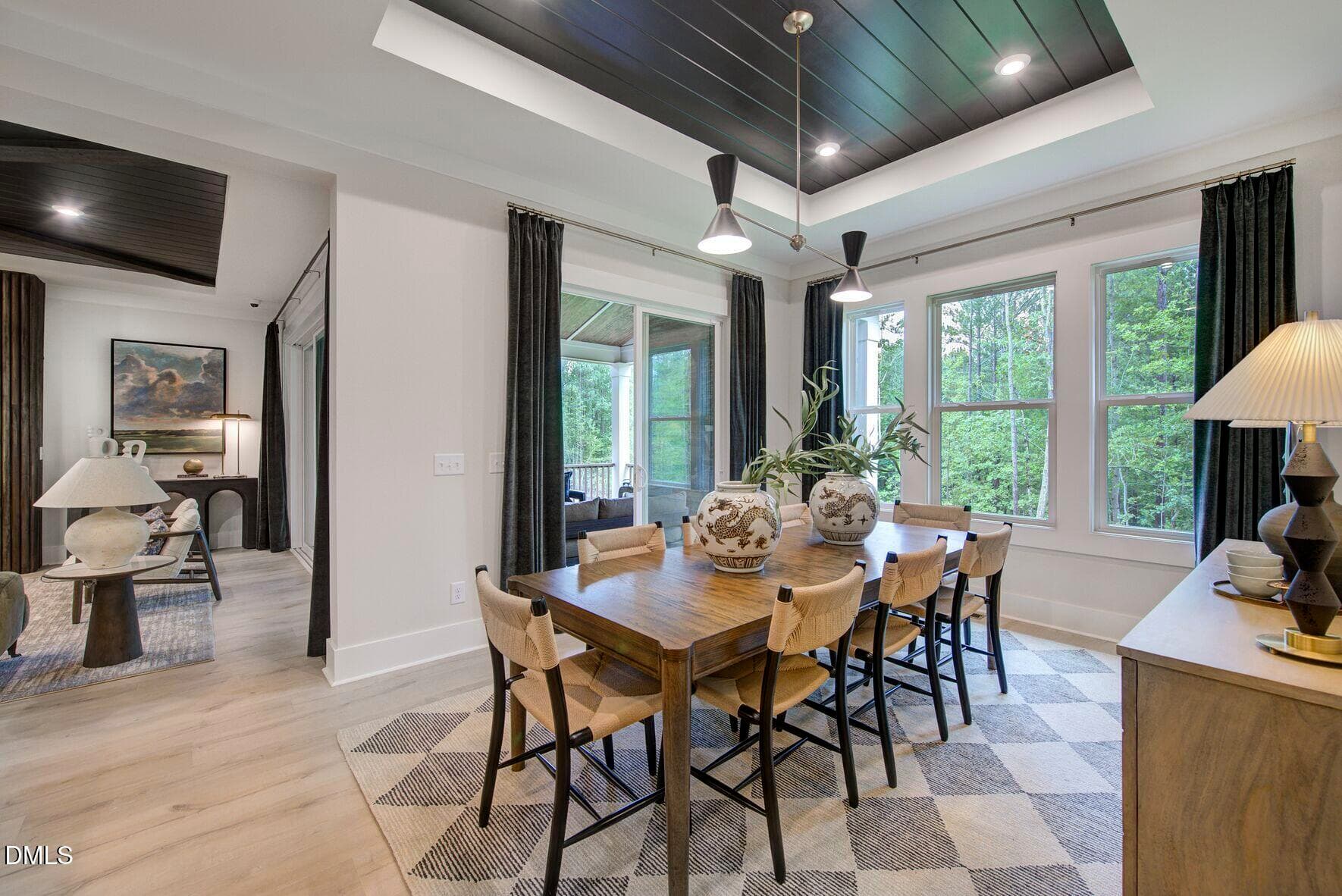 Dining 4 - 1912 Lawrence Rd, Hillsborough, NC 27278