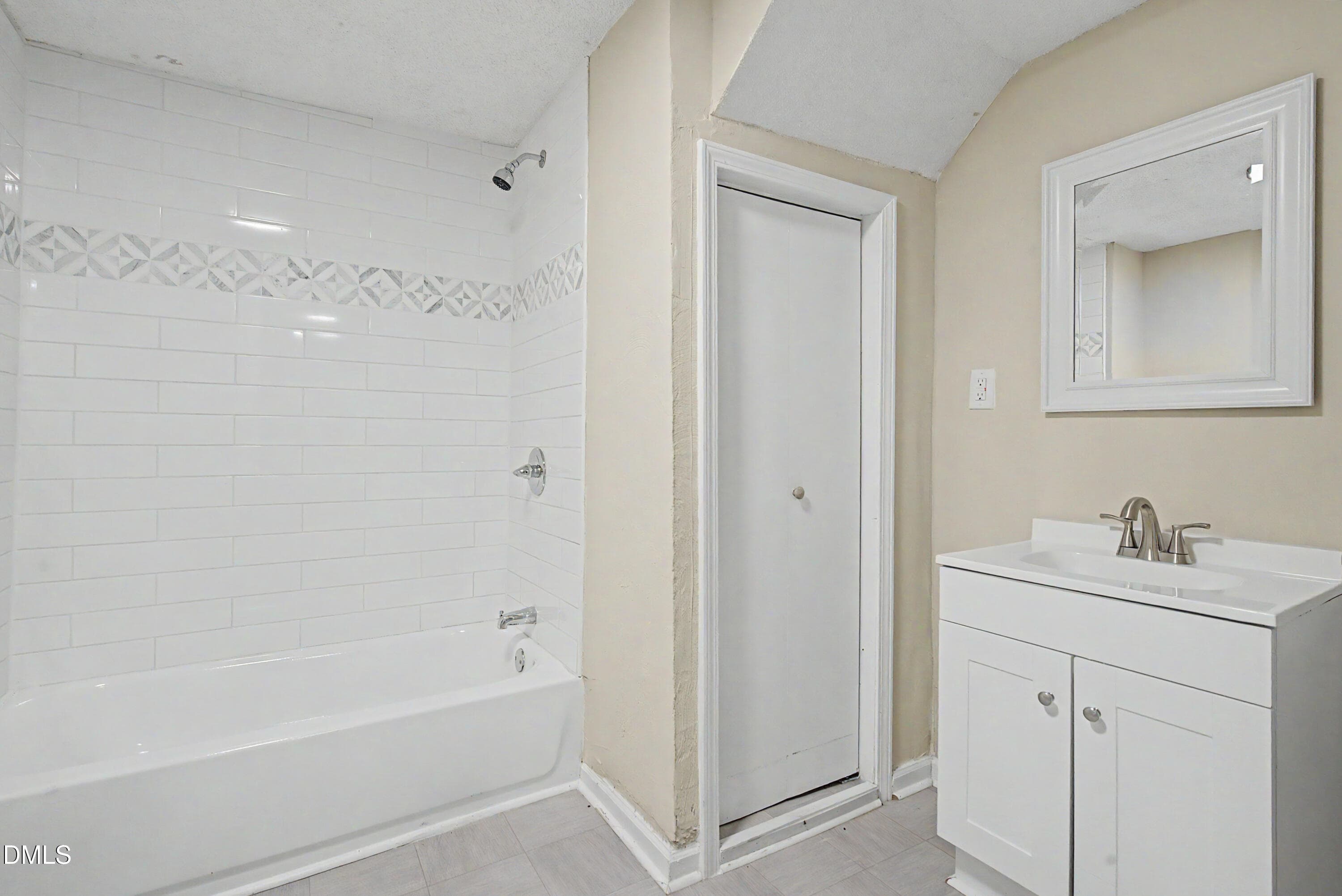 DSC08923 - 1310 Oakwood Avenue, Raleigh, NC 27610