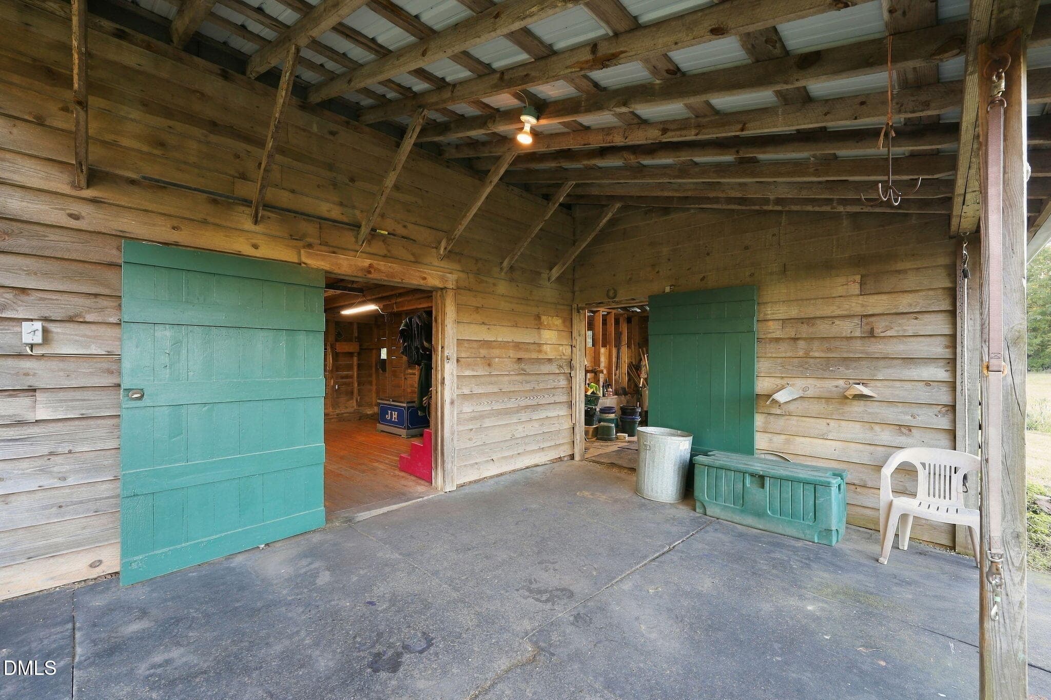 Grooming Stall - 2844 Leasburg Road, Roxboro, NC 27574