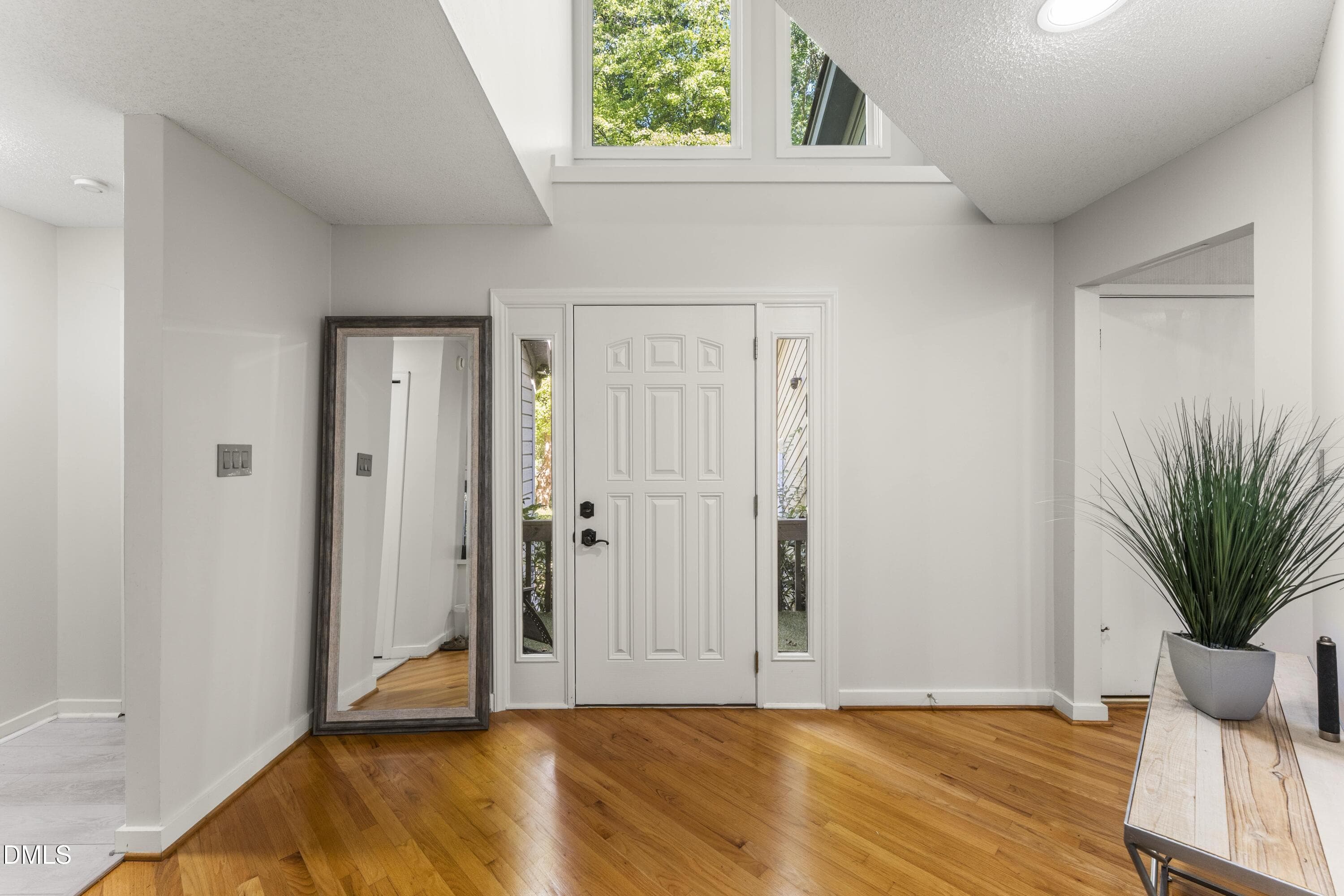 DSC01963 - 830 Lake Forest Drive, Raleigh, NC 27615