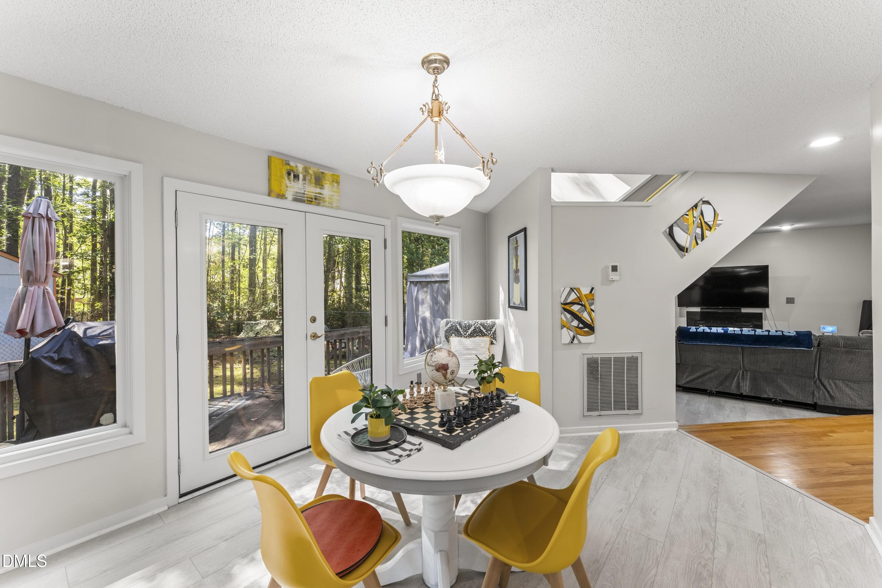 DSC01928 - 830 Lake Forest Drive, Raleigh, NC 27615
