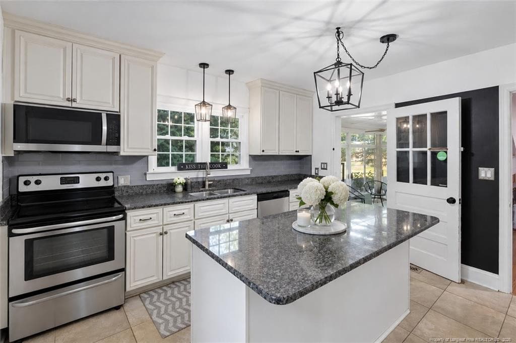 Granite countertops - 300 Pinecrest Drive, Fayetteville, NC 28305, Fayetteville