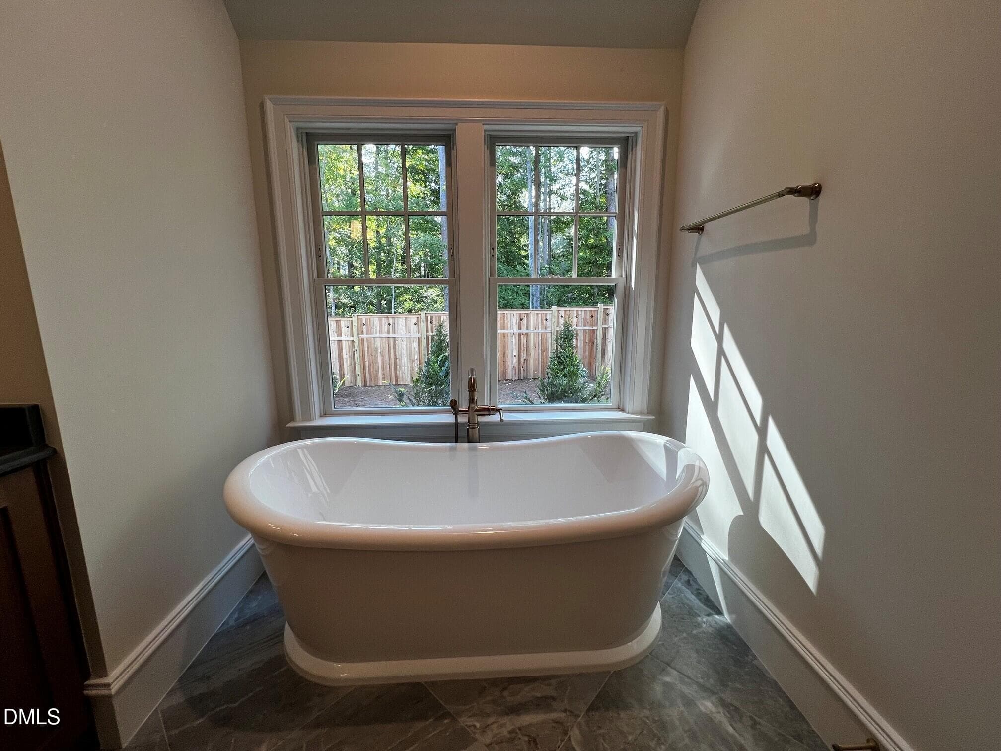 primary tub - 1100 Oldfourth Lane, Durham, NC 27707