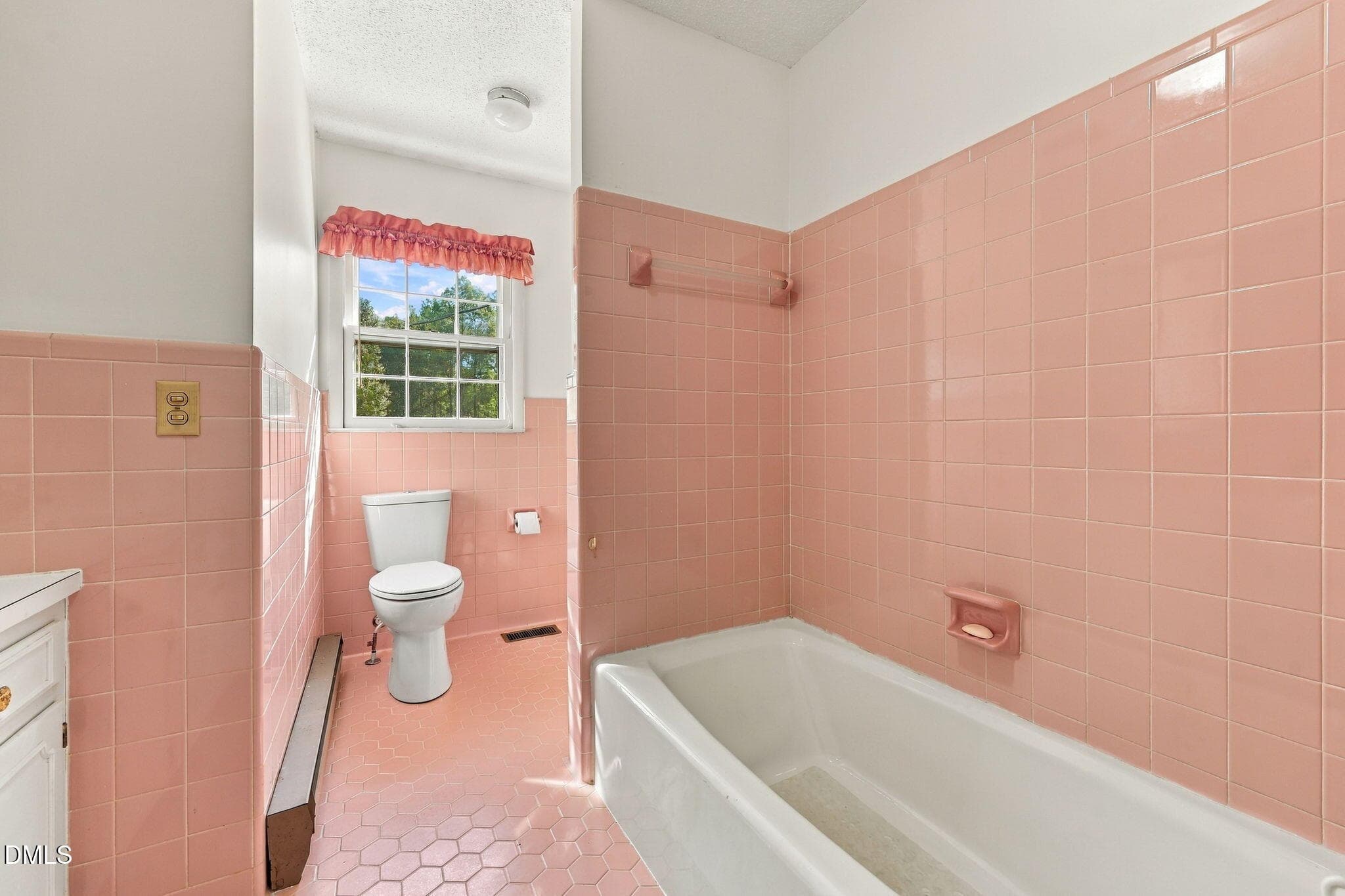 full bath - 1583 Us-421 N, Lillington, NC 27546, Lillington