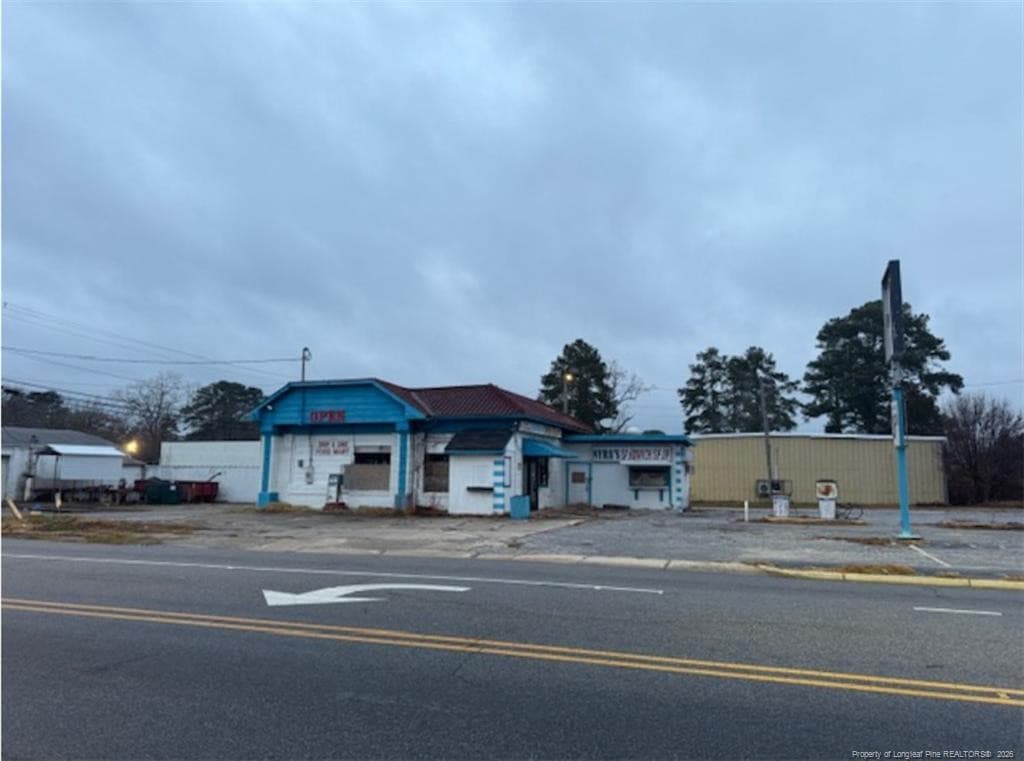 Photo 2 - 801 E Second Street, Saint Pauls, NC 28384