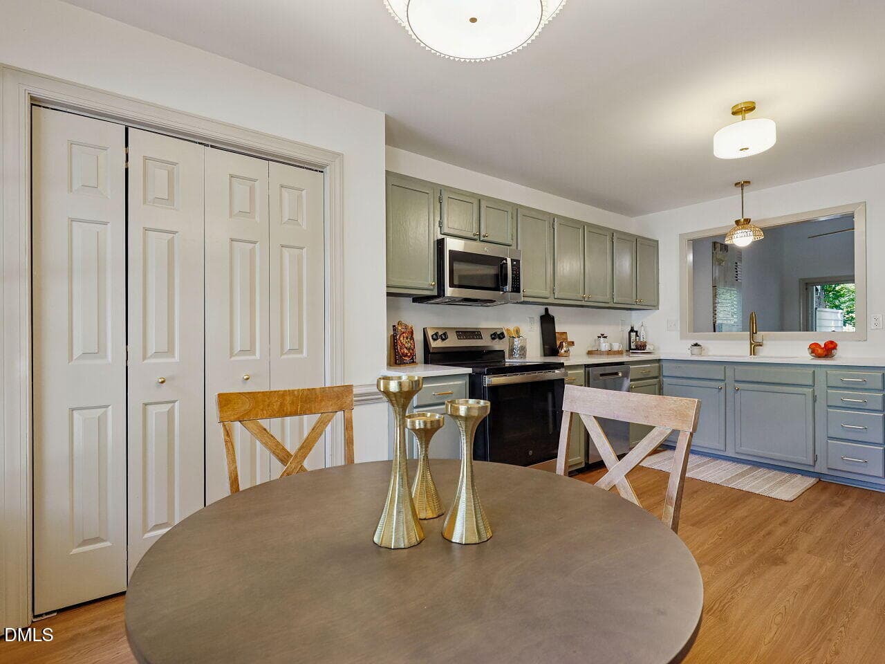 008-1280x960-dining-kitchen - 126 Sanair Court, Apex, NC 27502, Apex