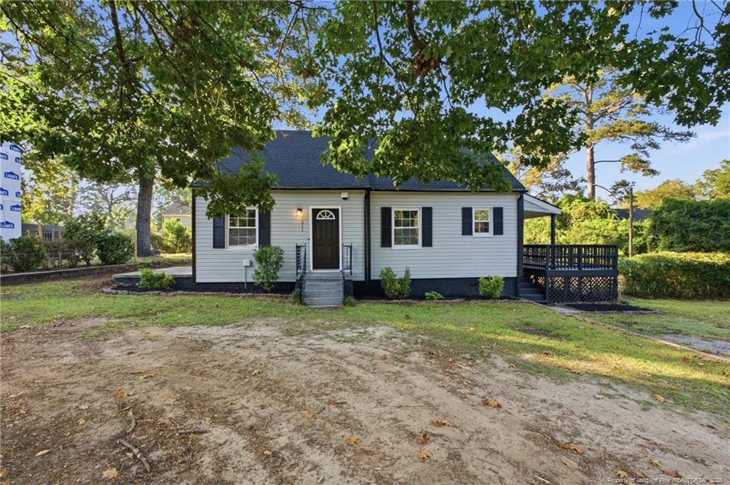 211 W Central Avenue, Raeford, NC 28376