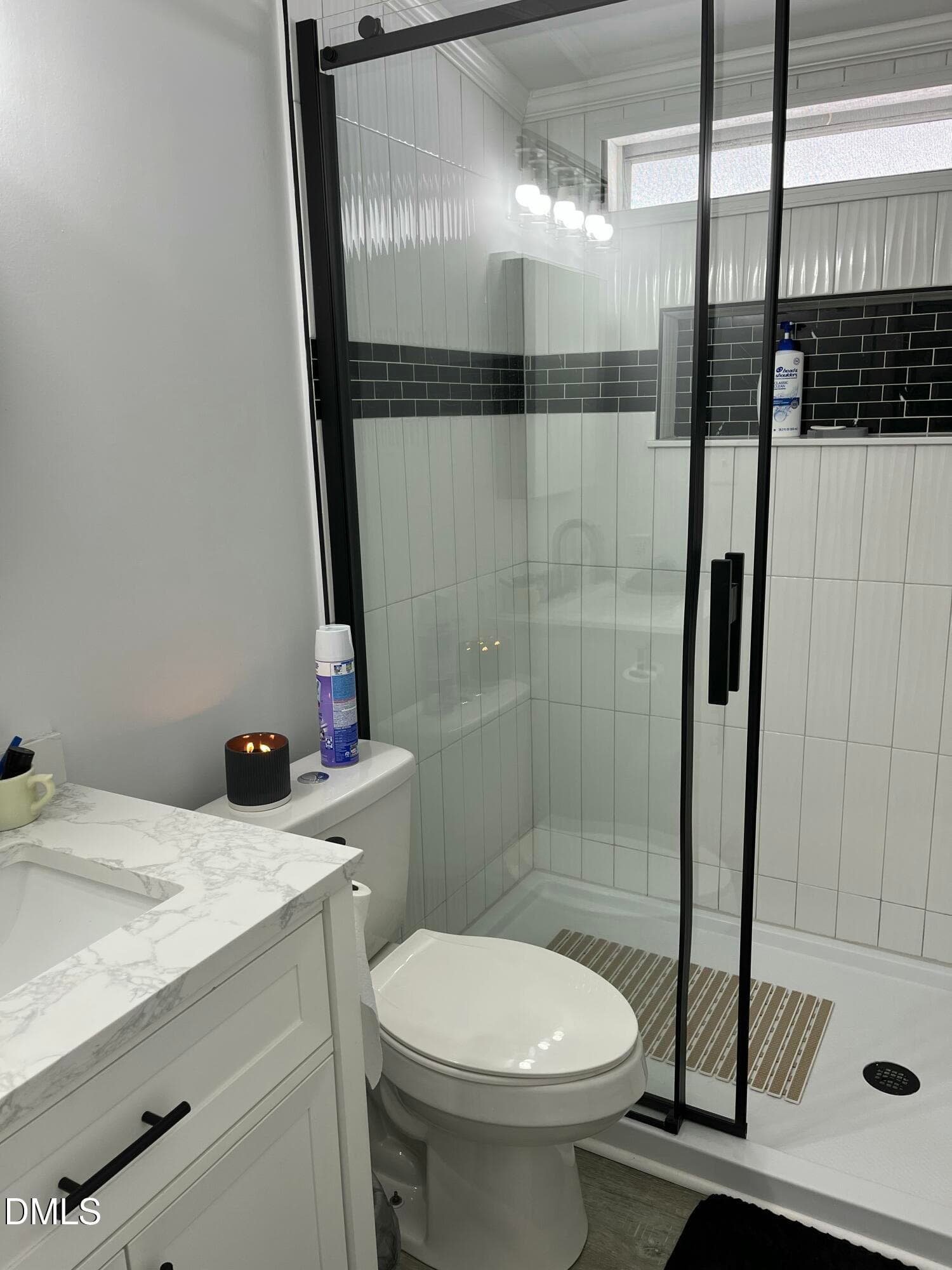 Hall Bath w/Ceramic Tile Shower - 49 Hibernia Cove Loop, Henderson, NC 27537, Henderson