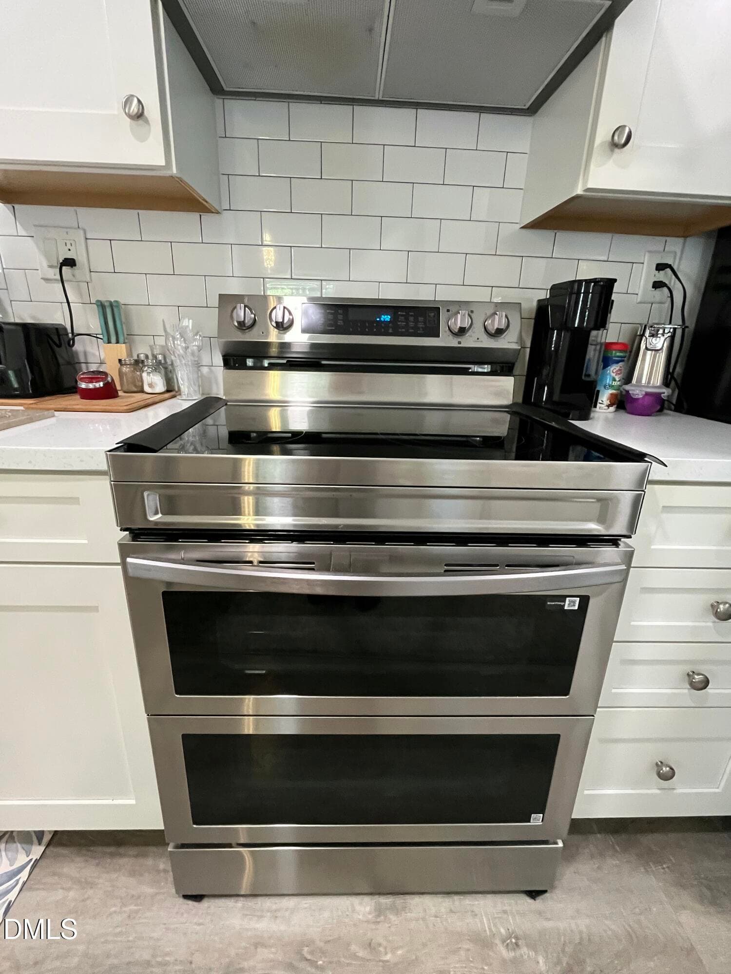 Smooth top with use of full or half oven - 49 Hibernia Cove Loop, Henderson, NC 27537, Henderson