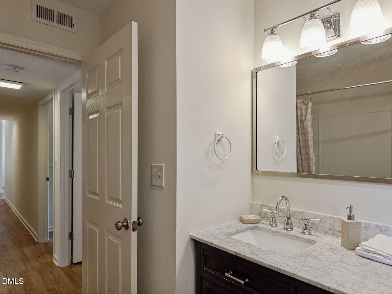 023-1280x960-hall-bath - 829 Gerard Street, Durham, NC 27701