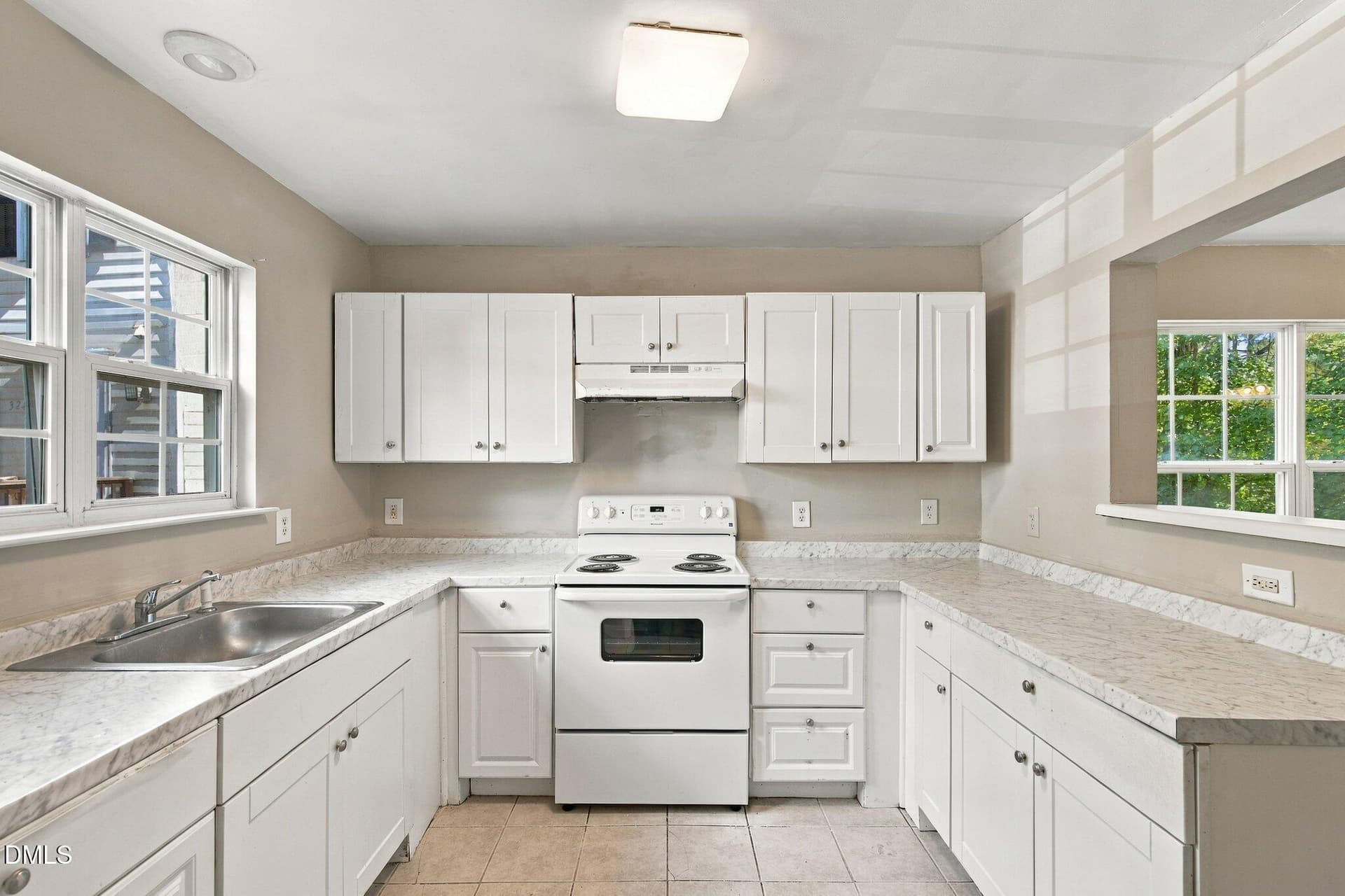 Light bright kitchen - 320 Kilarney Drive, Durham, NC 27703
