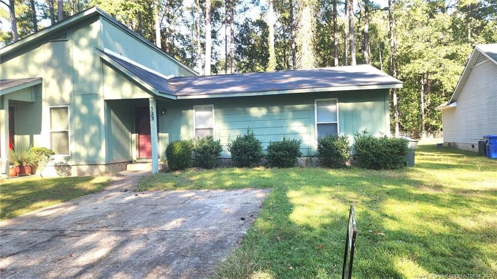 523 Crooked Creek Court, Fayetteville, NC 28311