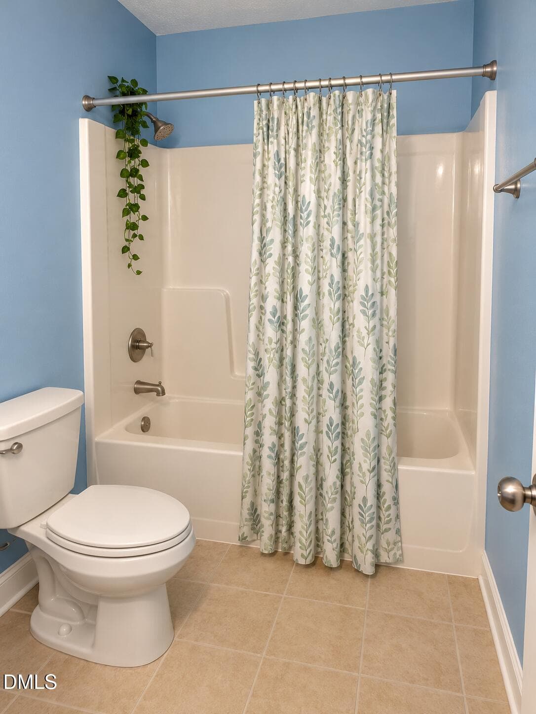Bath - 704 Rushing Falls Place, Fuquay Varina, NC 27526