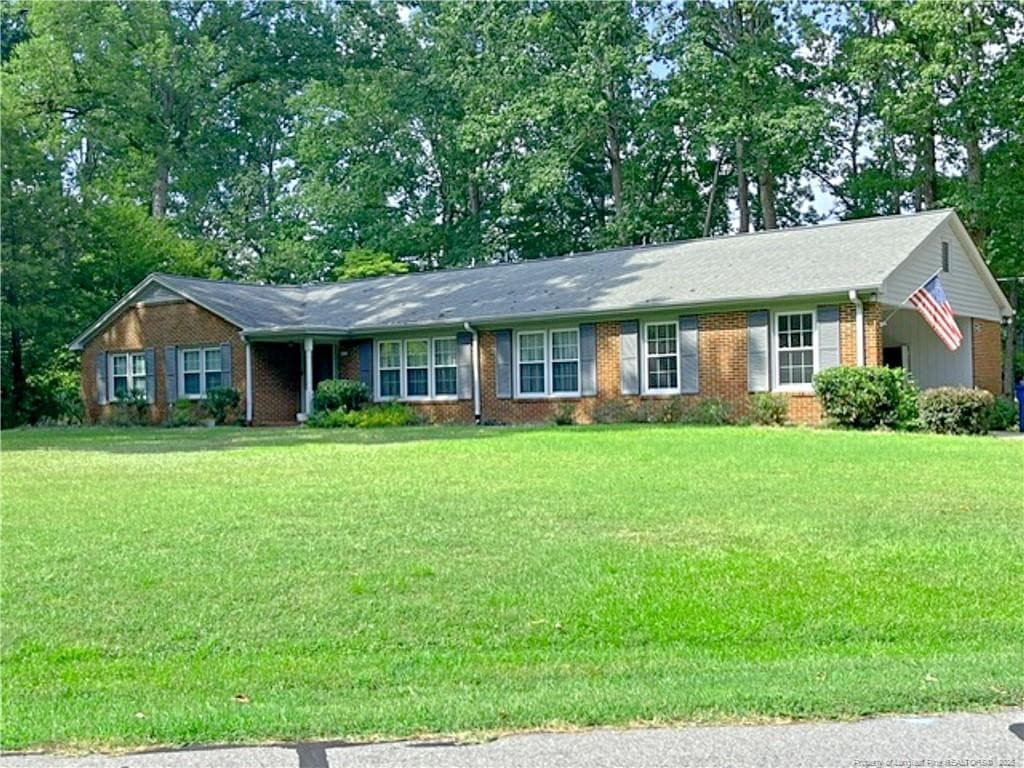 1904 Lord Ashley Drive, Sanford, NC 27330