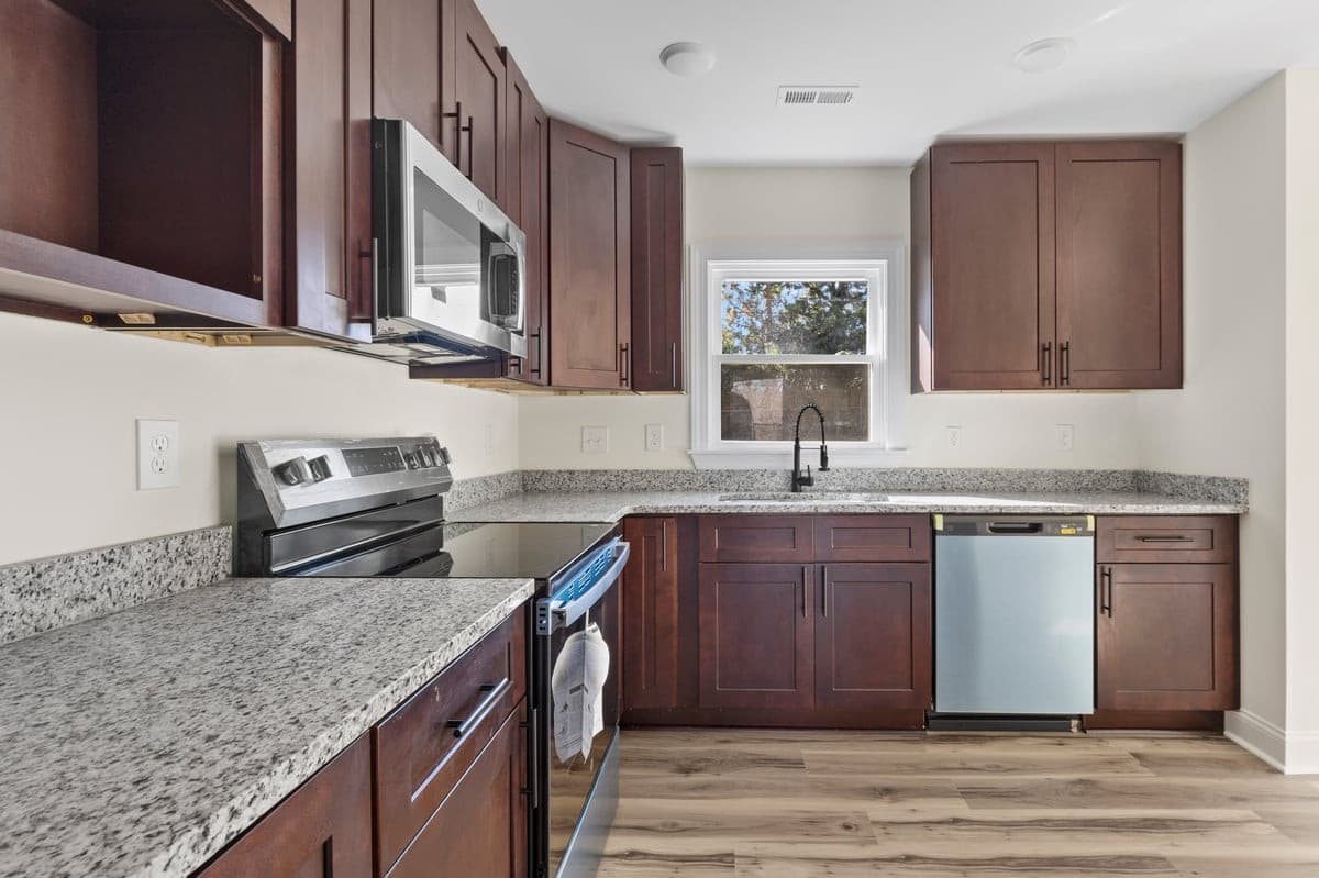792a6206.jpg - 1009 Benjamin Parkway, Greensboro, NC 27408
