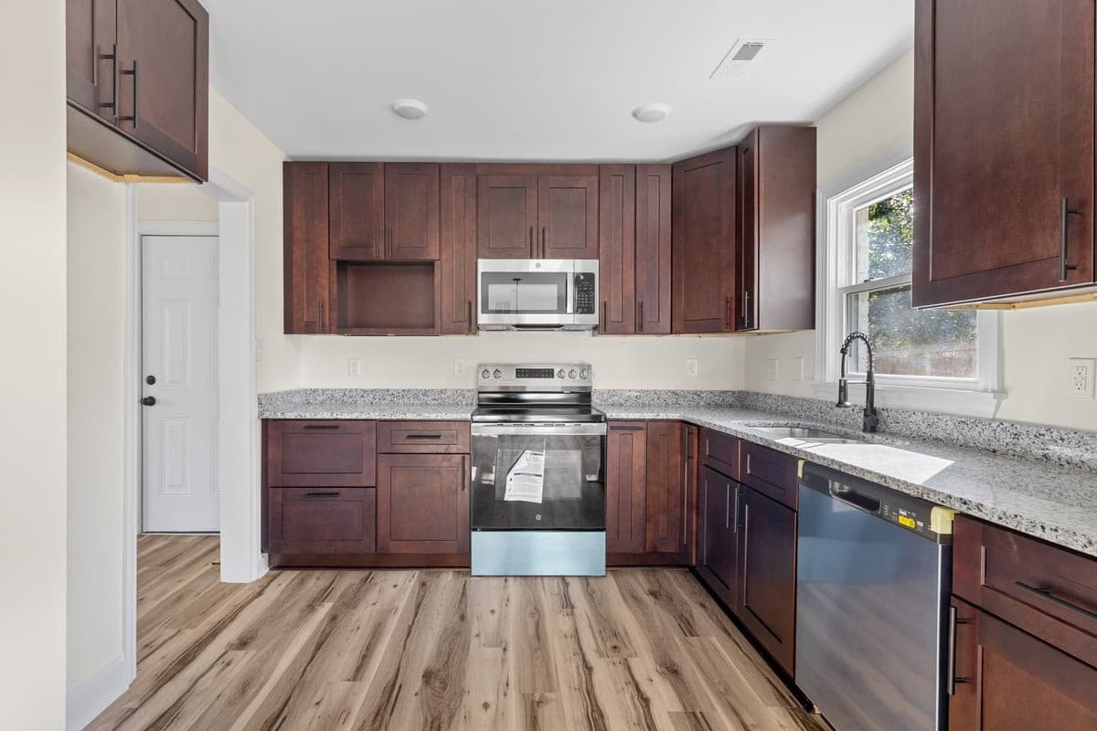 792a6216.jpg - 1009 Benjamin Parkway, Greensboro, NC 27408