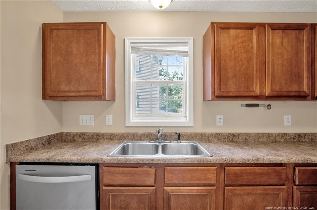 Photo 5 - 1631 Silver Ridge Court, Fayetteville, NC 28304