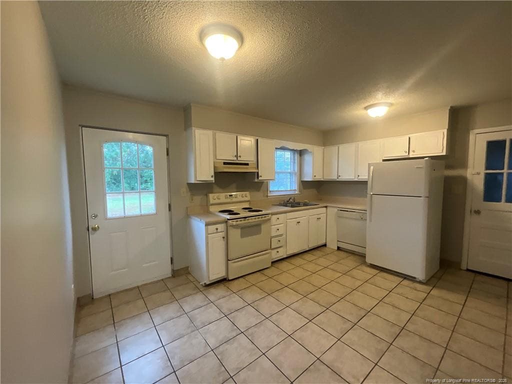 Photo 3 - 5947 Lexington Drive, Hope Mills, NC 28348
