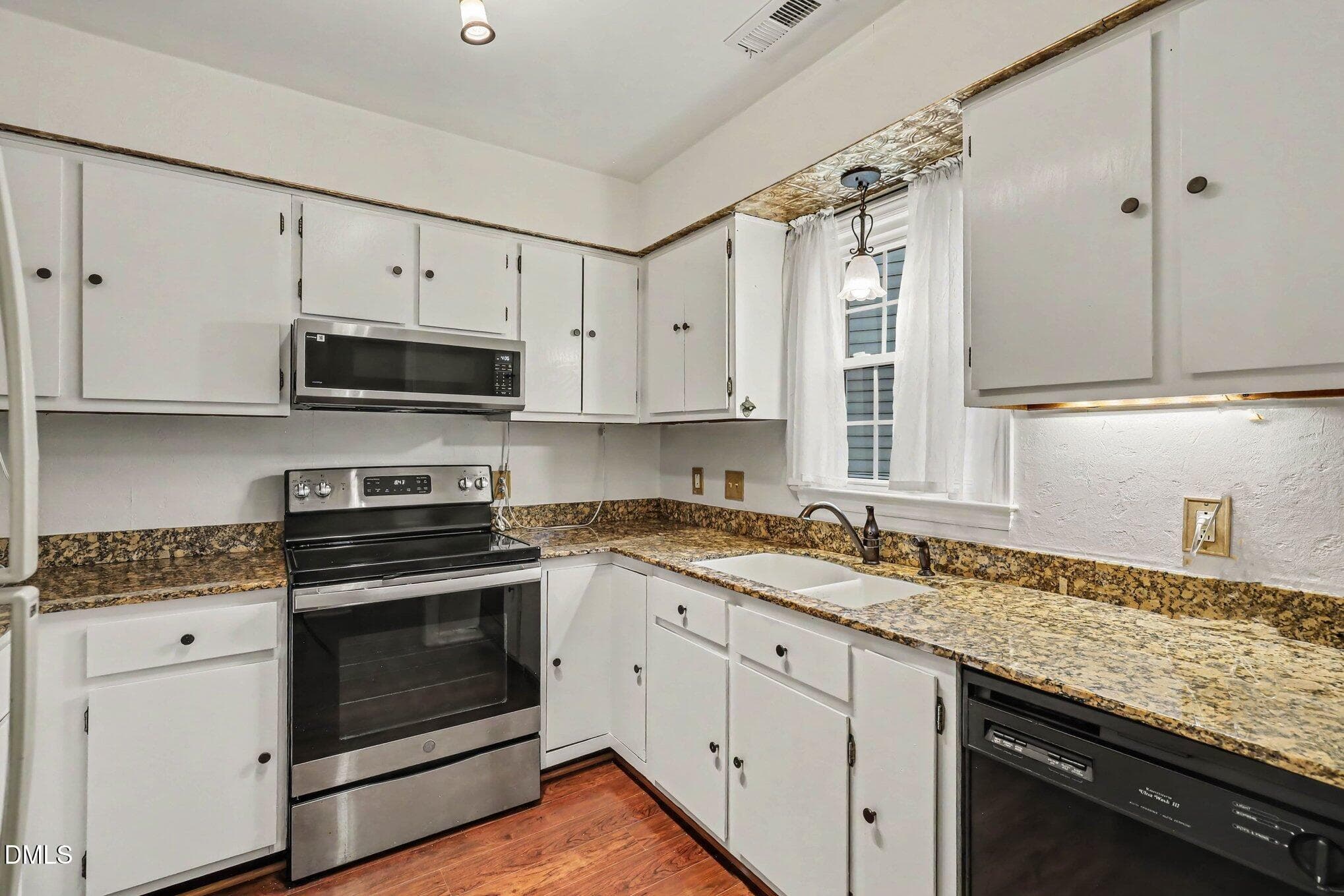 010_file_3056 - 5510 Forest Oaks Drive, Raleigh, NC 27609