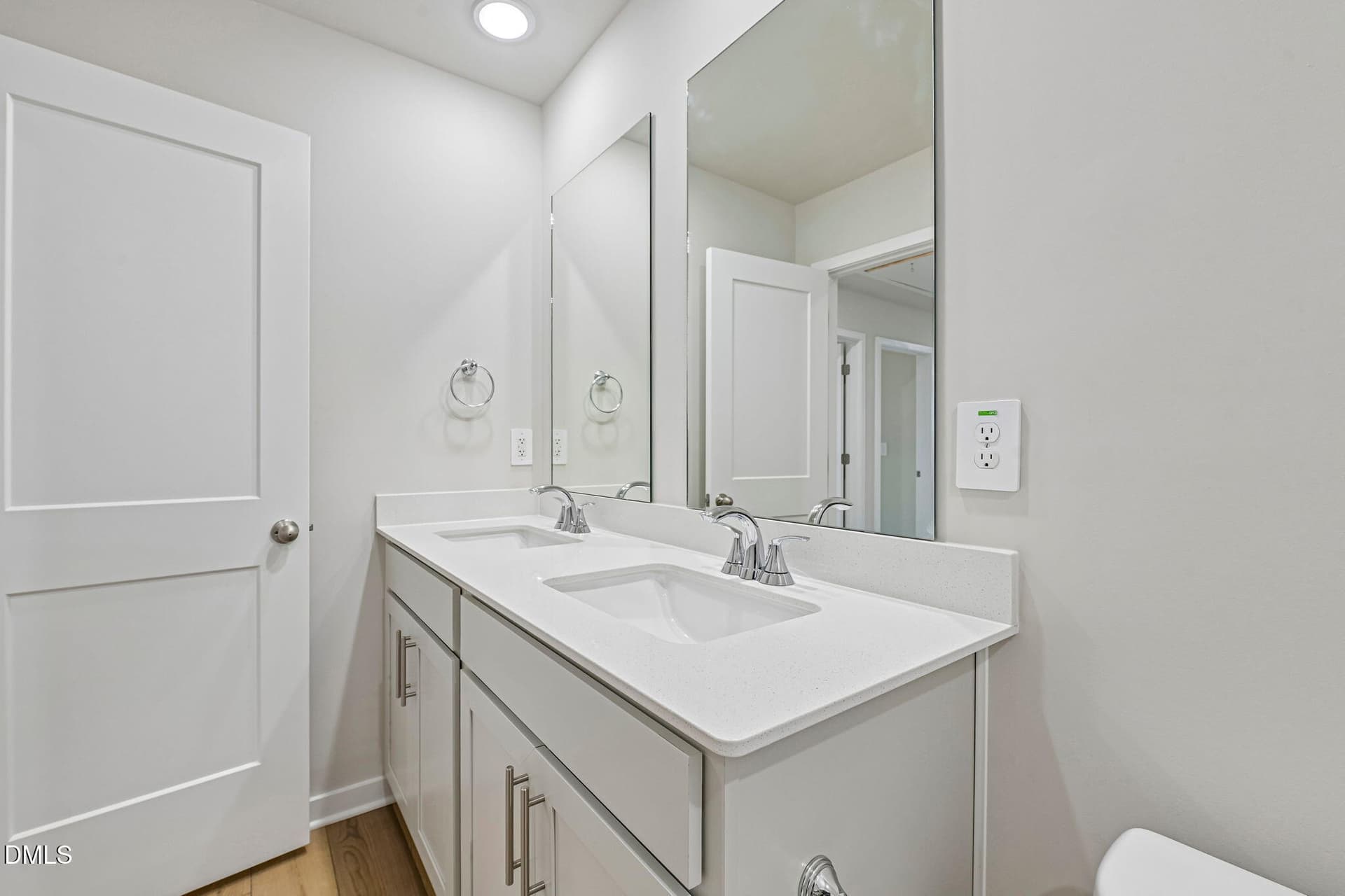 40-web-or-mls-Raleigh - Avalon Place - 1 - 1452 Hatteras Road, Durham, NC 27703