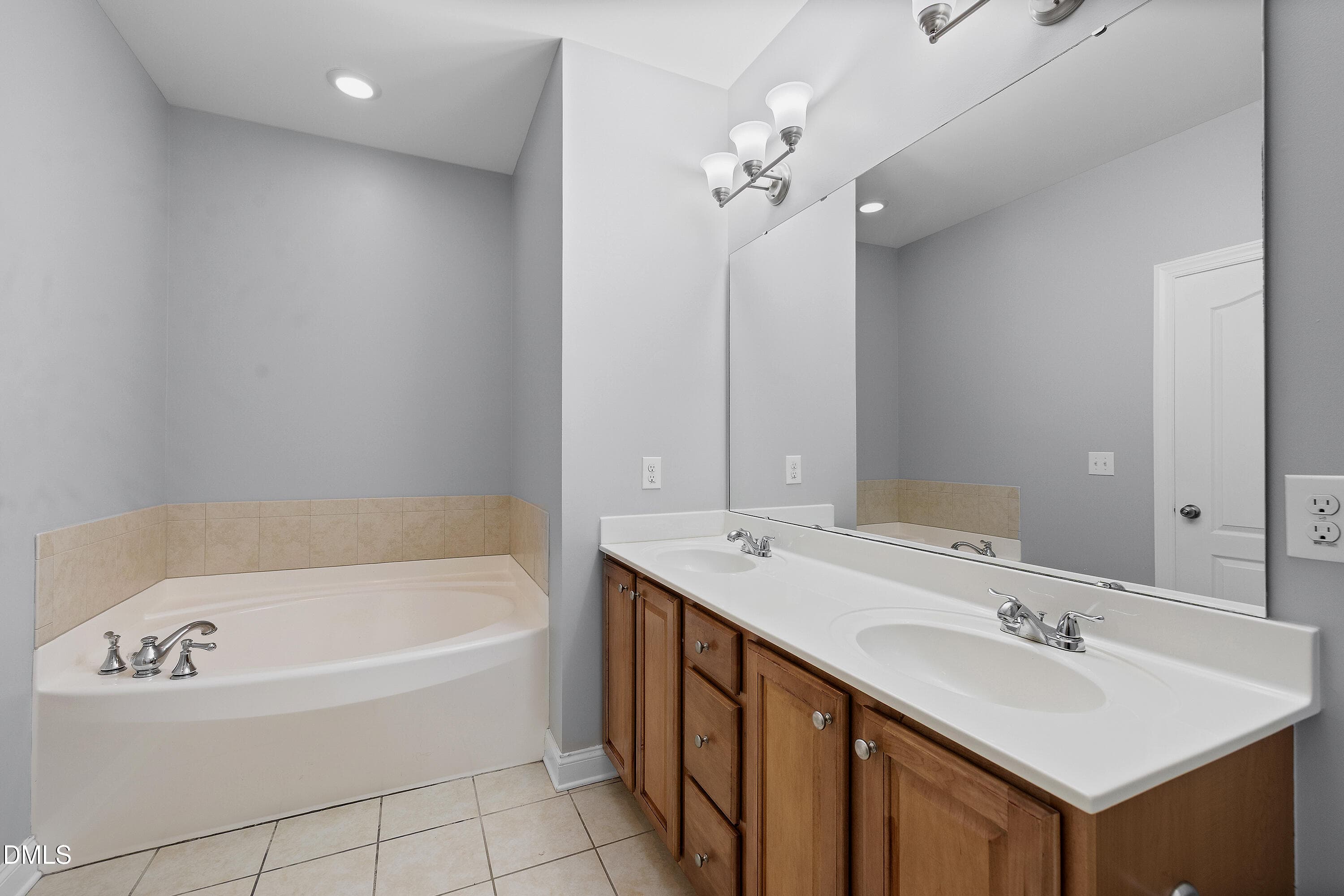 Primary Suite bath - 1104 Palace Garden Way, Raleigh, NC 27603