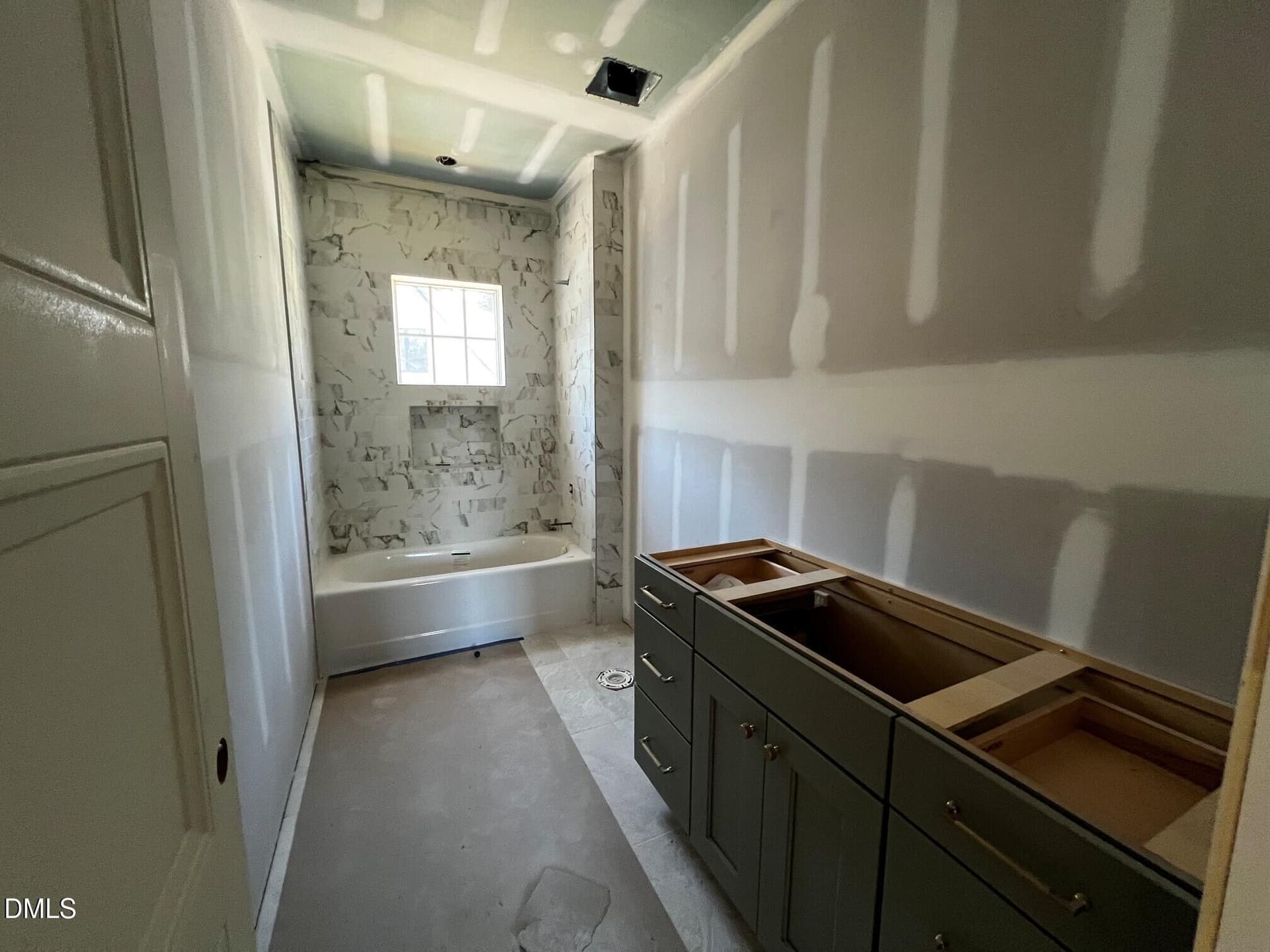 2nd floor hall bath - 1343 Eldon Circle, Durham, NC 27707