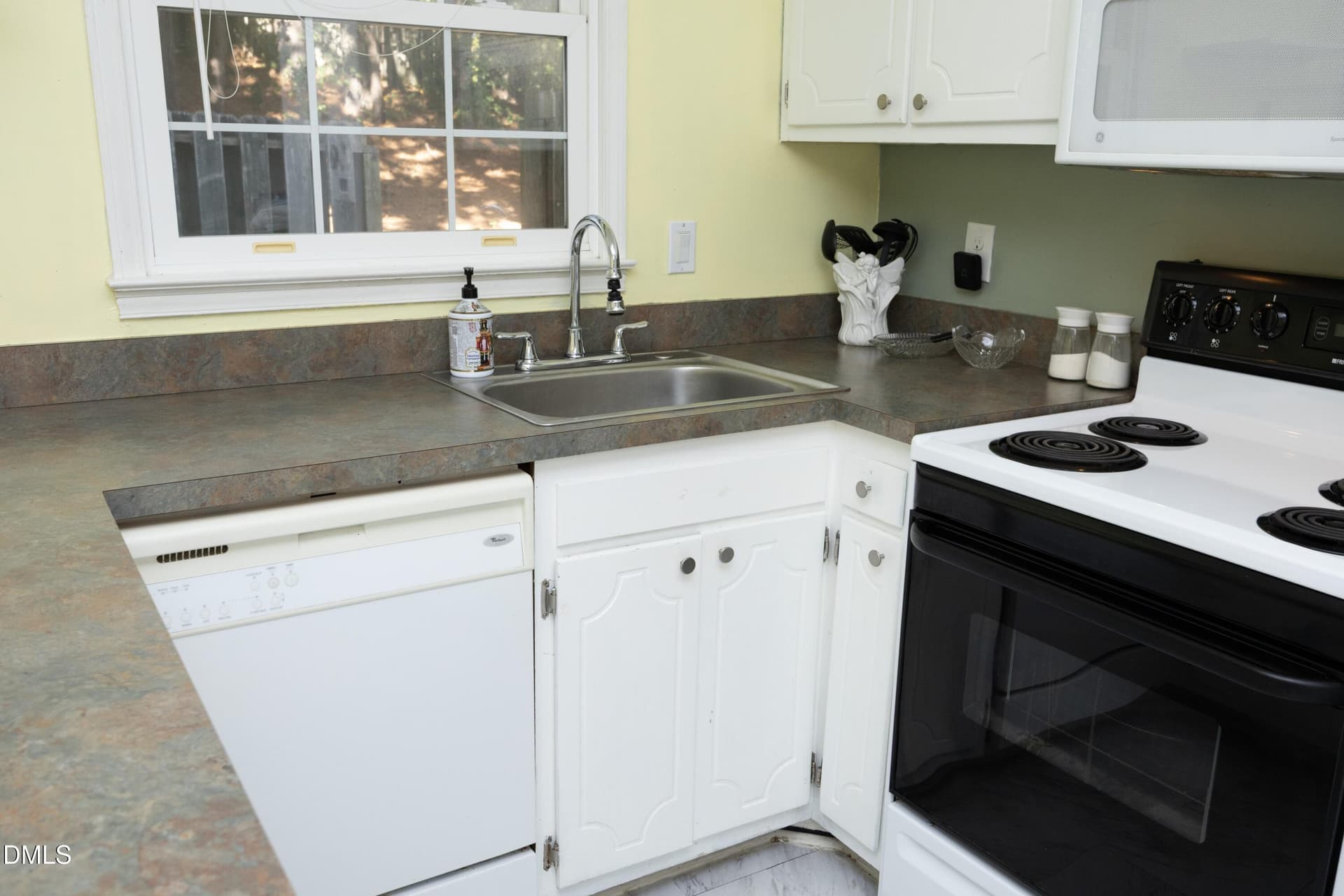 13Kitchen - 1110 Donaldson Drive, Cary, NC 27511