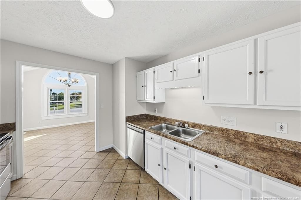 Photo 4 - 1060 Alexwood Drive, Hope Mills, NC 28348