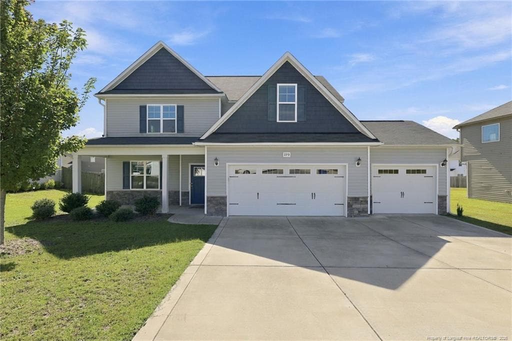 Photo 3 - 299 tipperary Street, Raeford, NC 28376