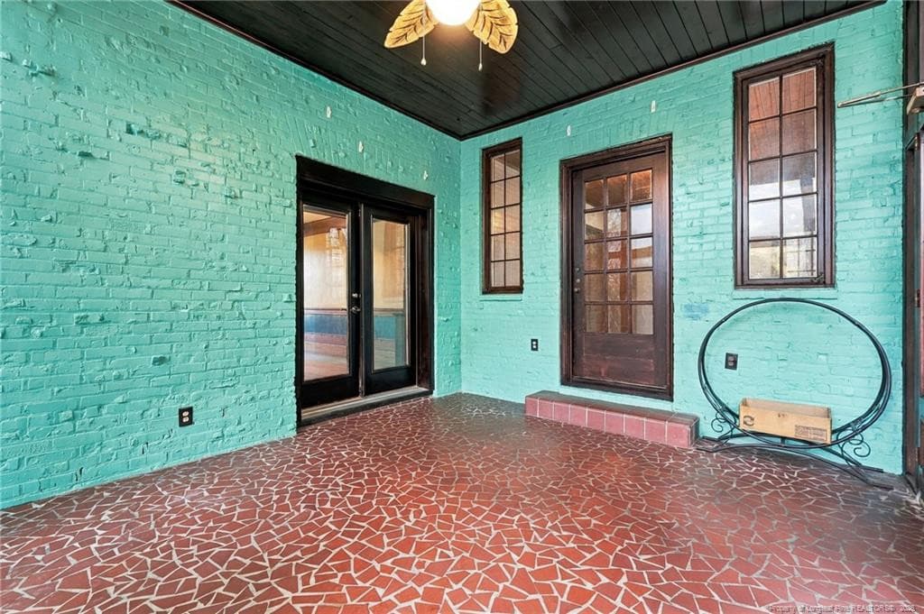 Enclosed back porch - 1013 Riverside Boulevard, Lumberton, NC 28358