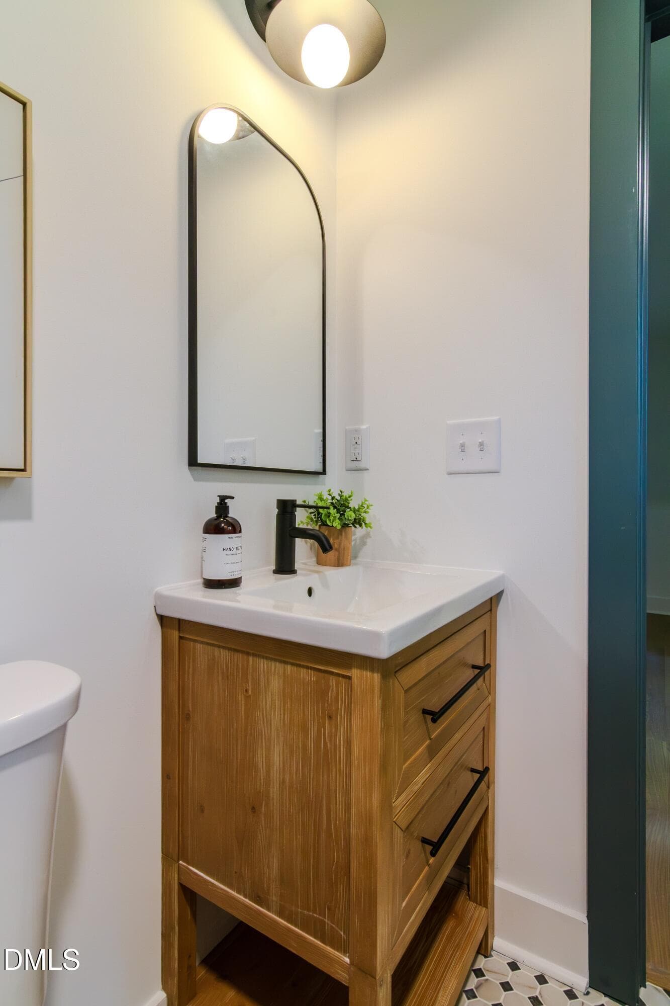1st Floor Ensuite Bathroom - 2900 Sylvania Drive, Raleigh, NC 27607