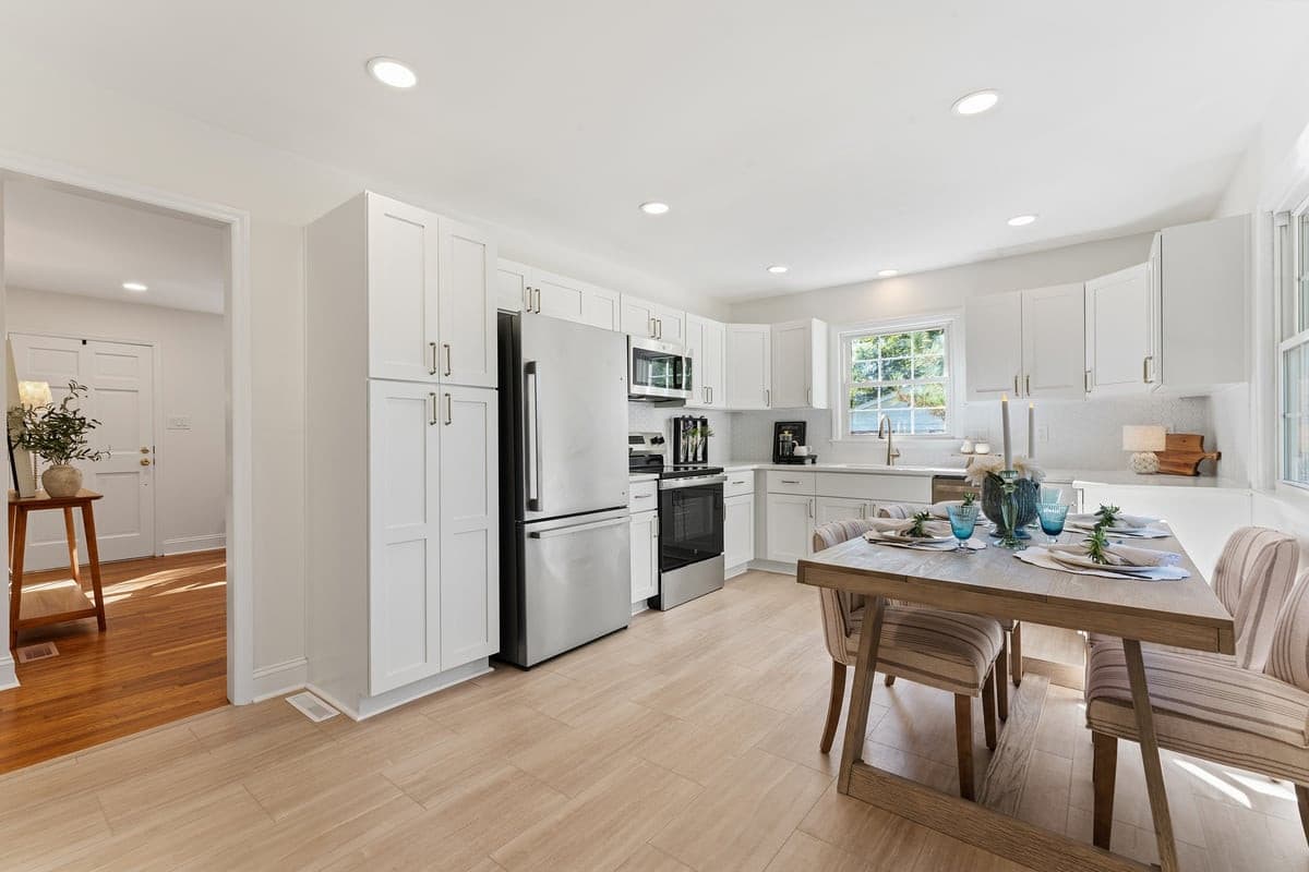 Eat-in Kitchen - 449 E Smithfield Street, Angier, NC 27501