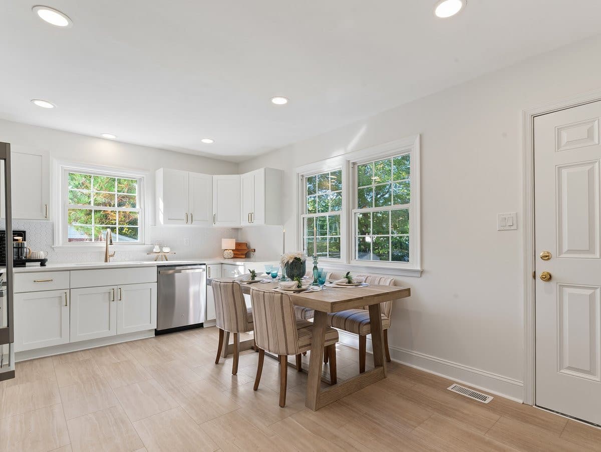 Eat-in Kitchen - 449 E Smithfield Street, Angier, NC 27501