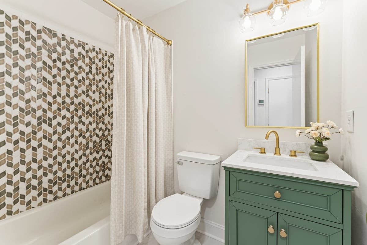 Hall Bath.jpg - 449 E Smithfield Street, Angier, NC 27501