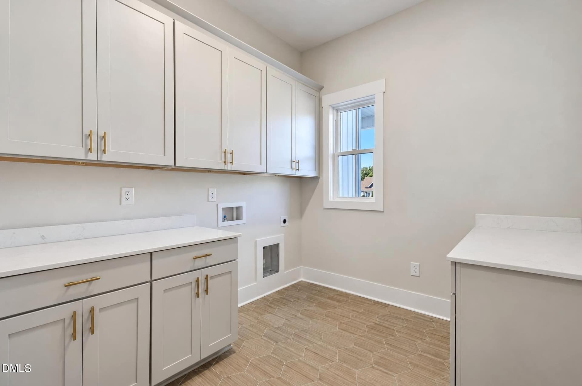 Laundry Room - 9389 Nc-210, Four Oaks, NC 27524