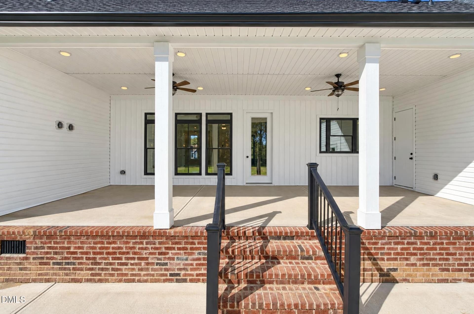 Rear Covered Porch - 9389 Nc-210, Four Oaks, NC 27524