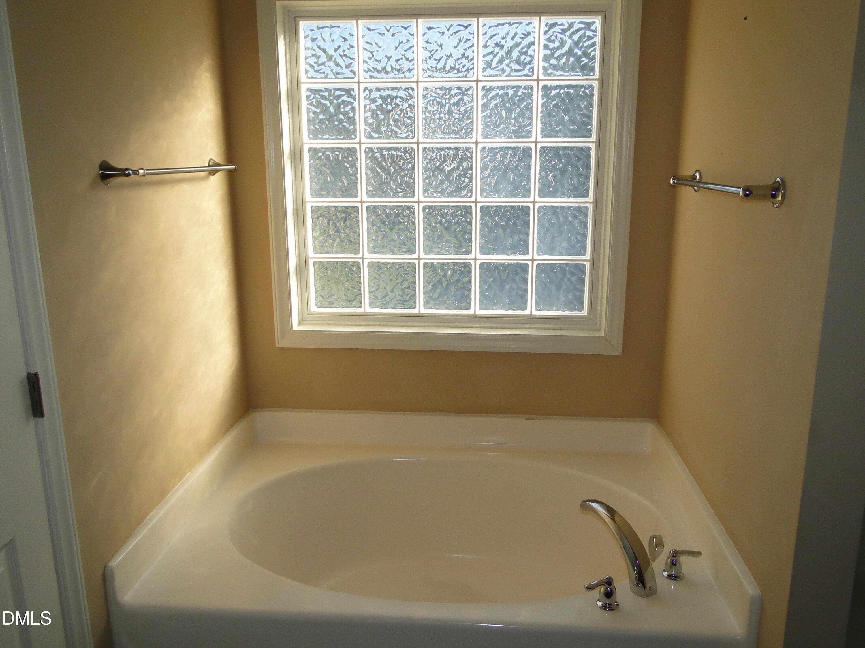 Primary Bathtub - 5817 Abbington Way, Raleigh, NC 27610