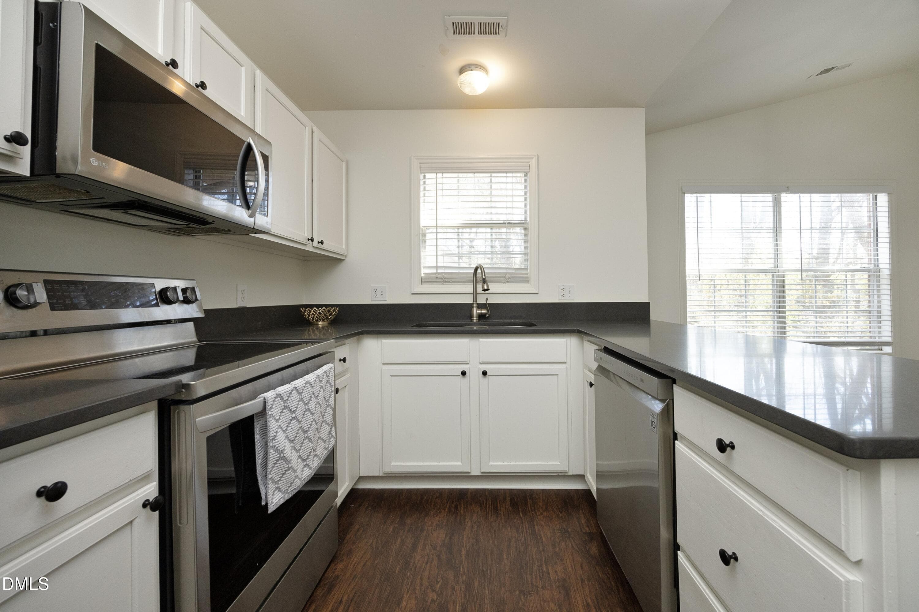 11Kitchen - 521 Renshaw Court, Cary, NC 27518