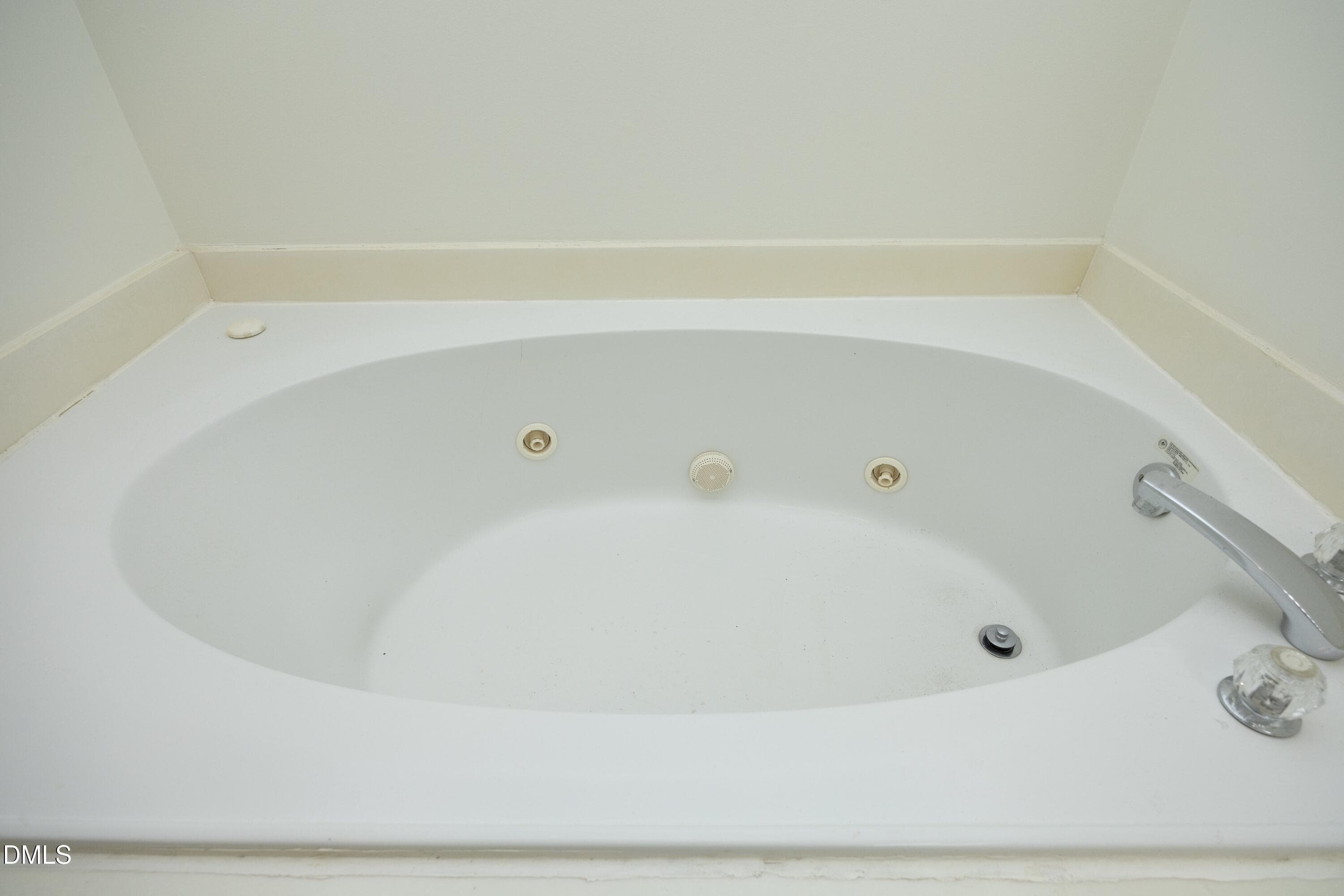 19JettedTub - 521 Renshaw Court, Cary, NC 27518