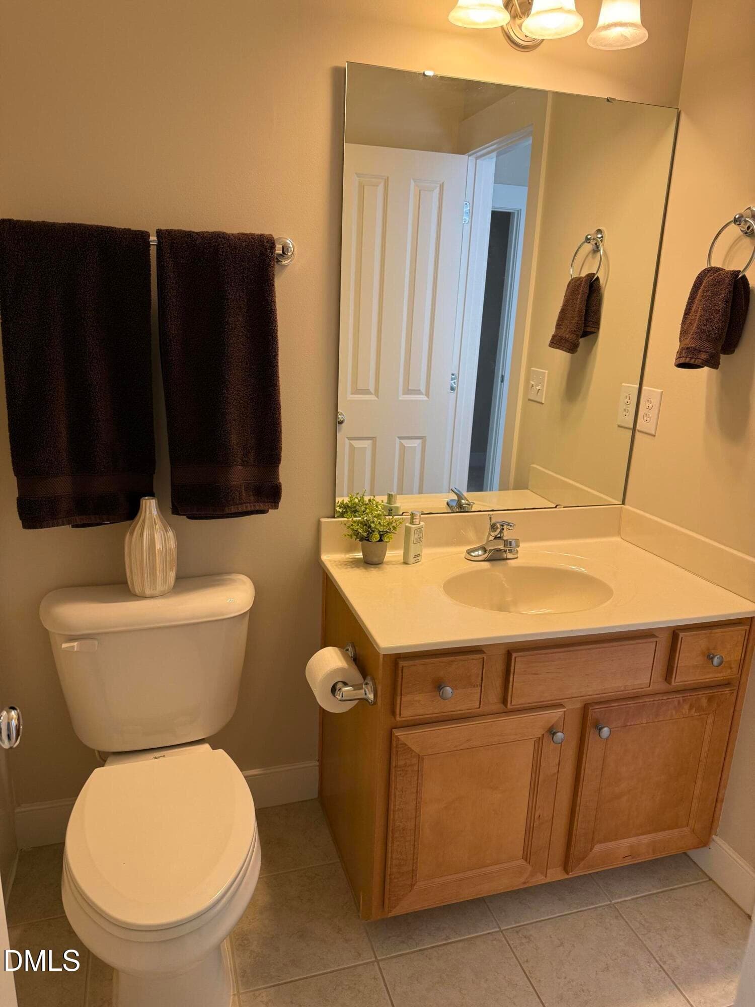 Jack & Jill Bath - 4522 All Points View Way, Raleigh, NC 27614