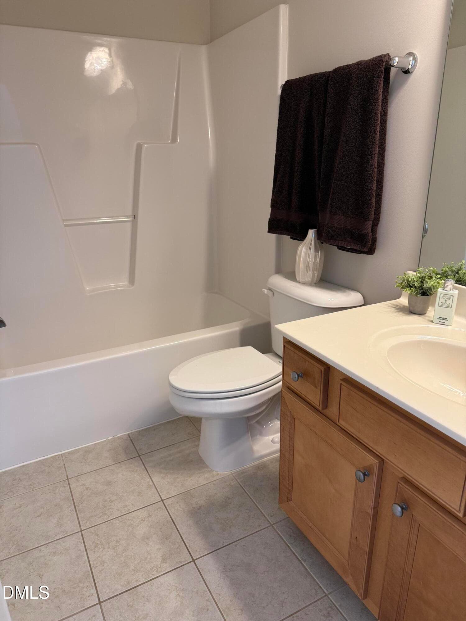 Jack & Jill Bath - 4522 All Points View Way, Raleigh, NC 27614