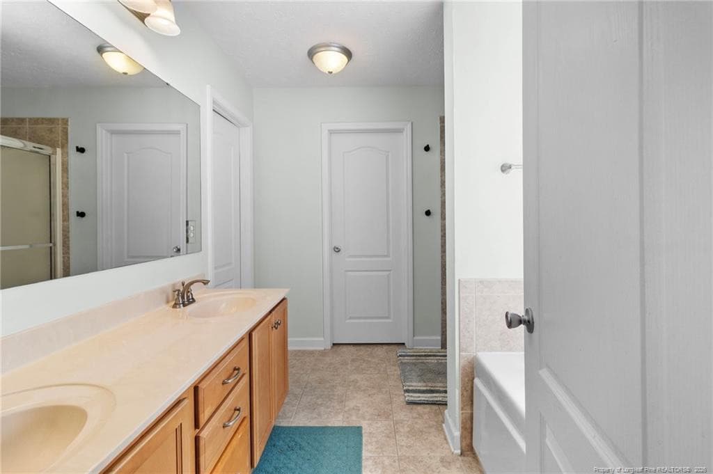 Photo 21 - 417 Thorncliff Drive, Raeford, NC 28376