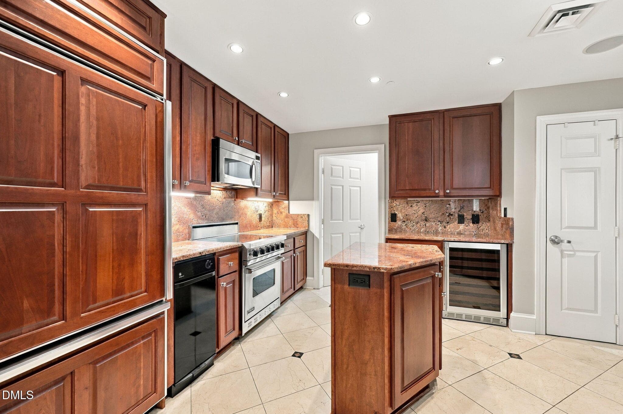 15-web-or-mls-IMG_4038 - 510 Glenwood Avenue 611, Raleigh, NC 27603