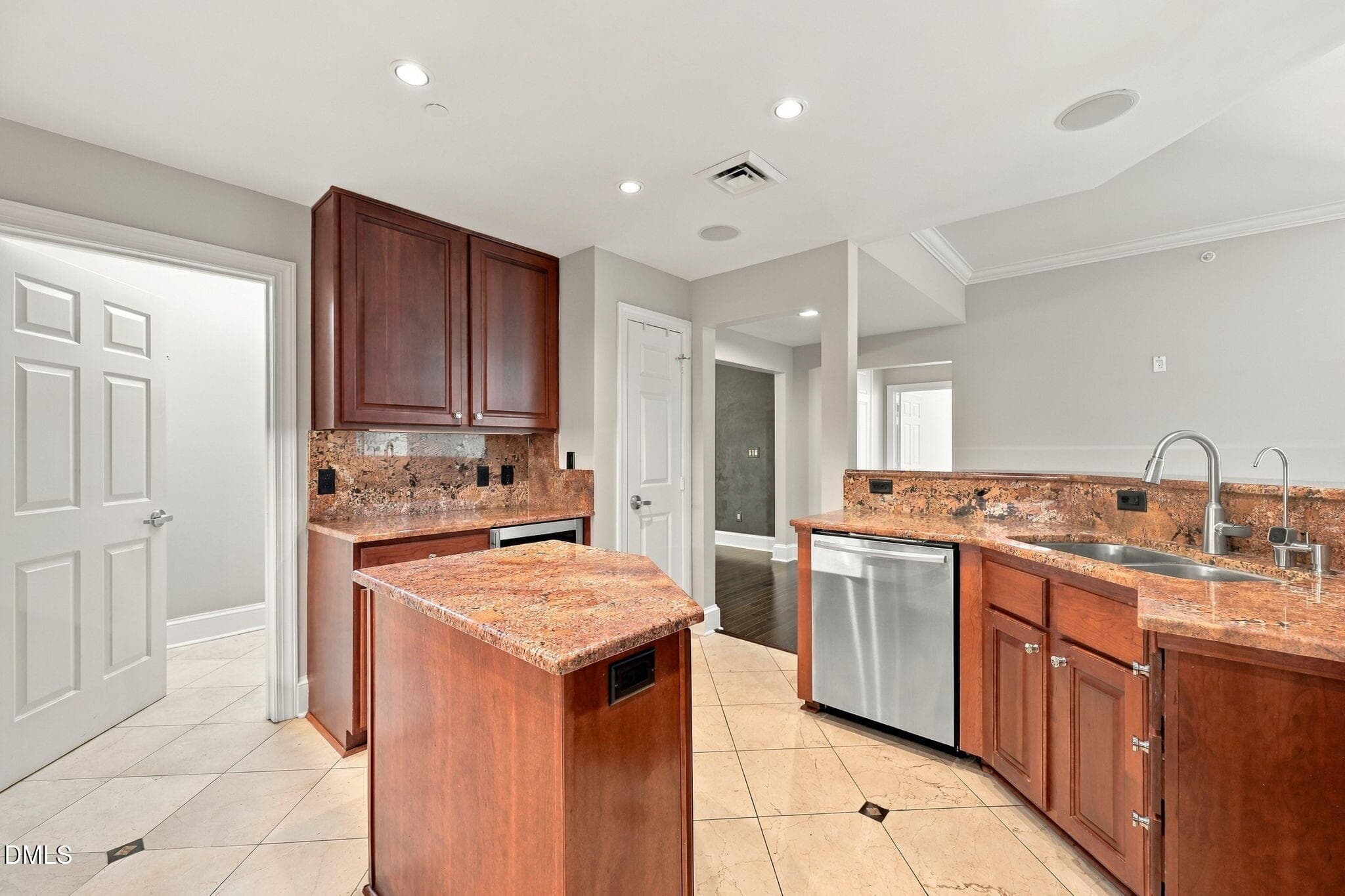 16-web-or-mls-IMG_4041 - 510 Glenwood Avenue 611, Raleigh, NC 27603