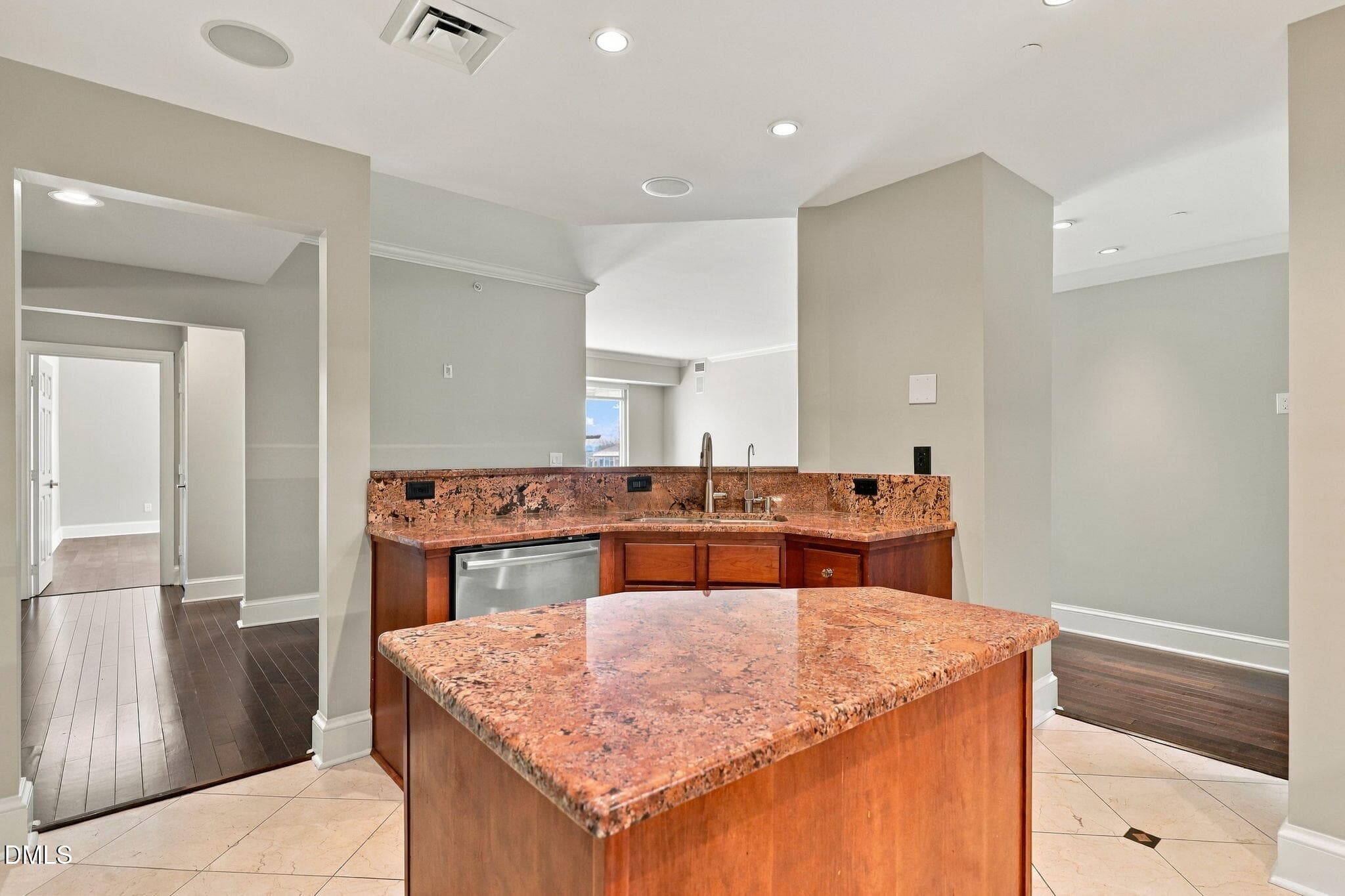 17-web-or-mls-IMG_4044 - 510 Glenwood Avenue 611, Raleigh, NC 27603