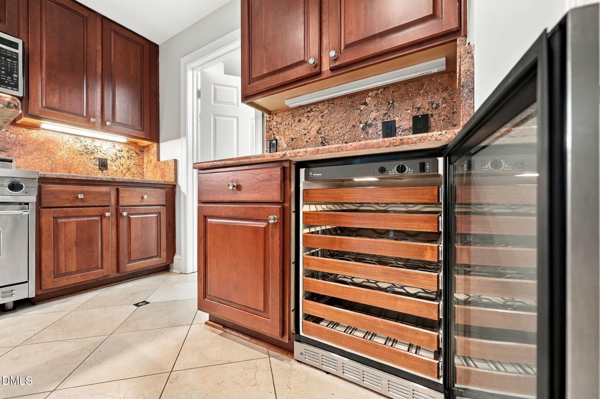 19-web-or-mls-IMG_4050 - 510 Glenwood Avenue 611, Raleigh, NC 27603